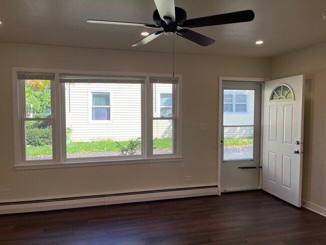 Building Photo - 209 W Maple Ave