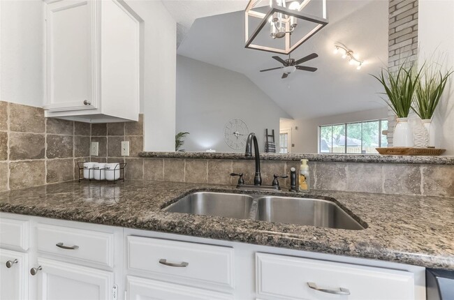 Building Photo - 5701 Village Arbour Dr
