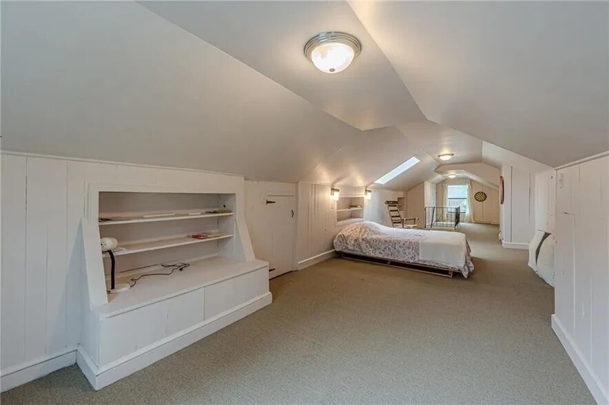 Building Photo - 4300 Rickenbacker Way NE