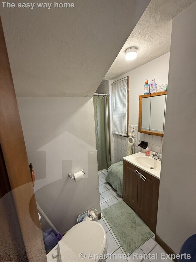 Building Photo - 585 Somerville Ave