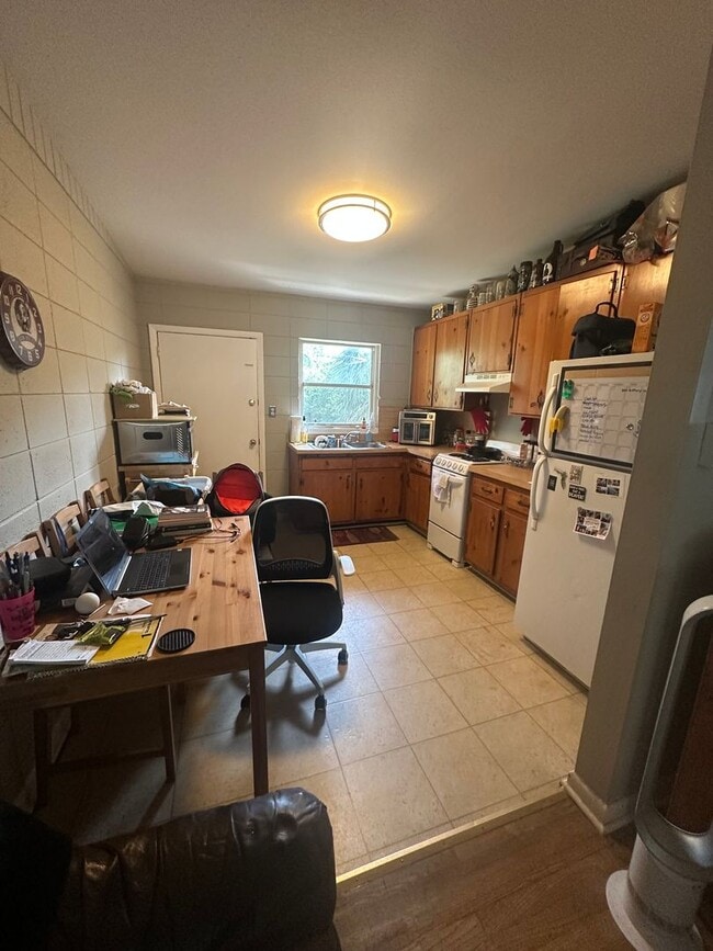 Building Photo - 717 Edgewood St