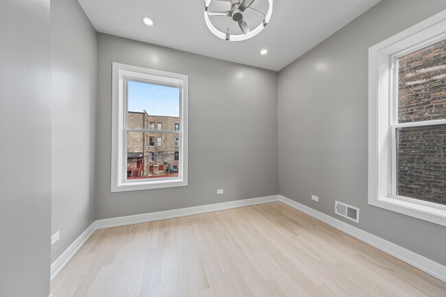 Building Photo - 2816 W Warren Blvd