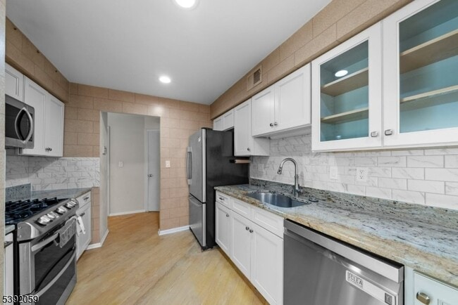 Building Photo - 148 Riverbend Dr