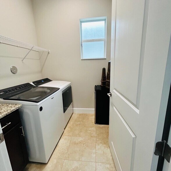 Building Photo - 14999 Goldspar Ct