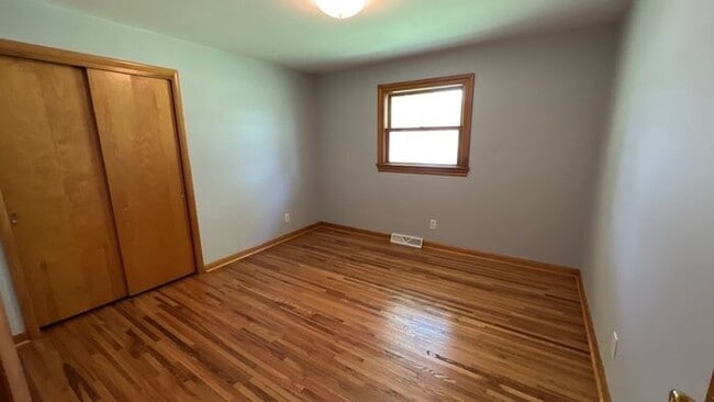 Building Photo - Westerville Ranch overlooking Hoover