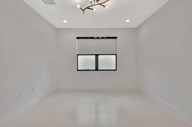 Building Photo - 12611 SW Manatee Marsh Ter