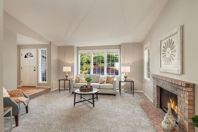 Building Photo - Exceptional home on a quiet cul-de-sac in ...