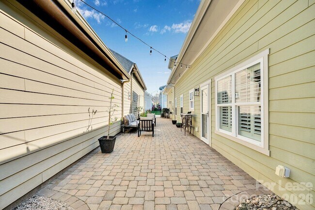 Building Photo - 7526 Fairway Villa Circle