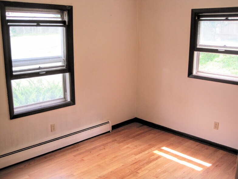 Building Photo - 205 Sunny Meade Ln