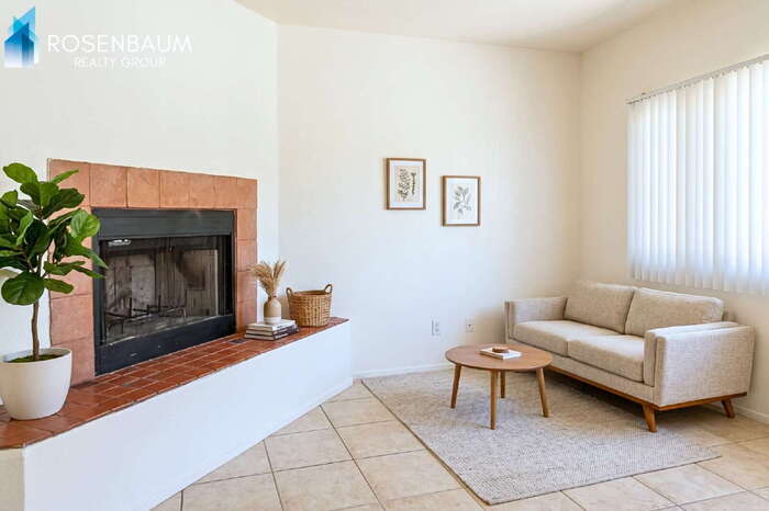 Building Photo - 352 W Delano St