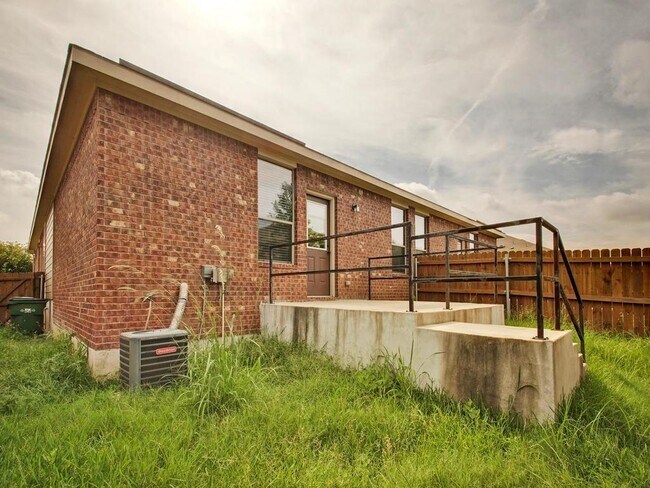 Building Photo - 1520 Muirfield Bend Dr
