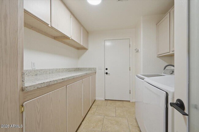 Building Photo - 3136 E Brookwood Ct