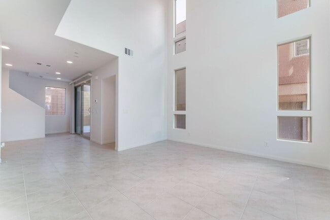 Building Photo - Recently Built Modern Home in Summerlin!