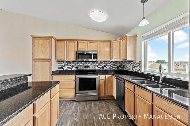 Building Photo - 251 Grandeur Ln