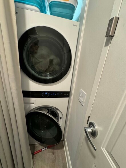 LG washer and gas dryer - 2042 N Clark St