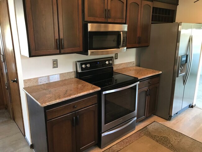 Building Photo - 2004 Kelso Ave