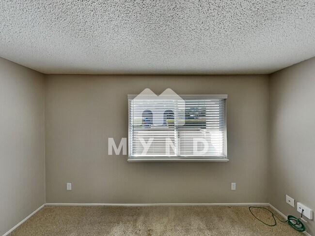 Building Photo - 6500 Country Club Dr Apt 1