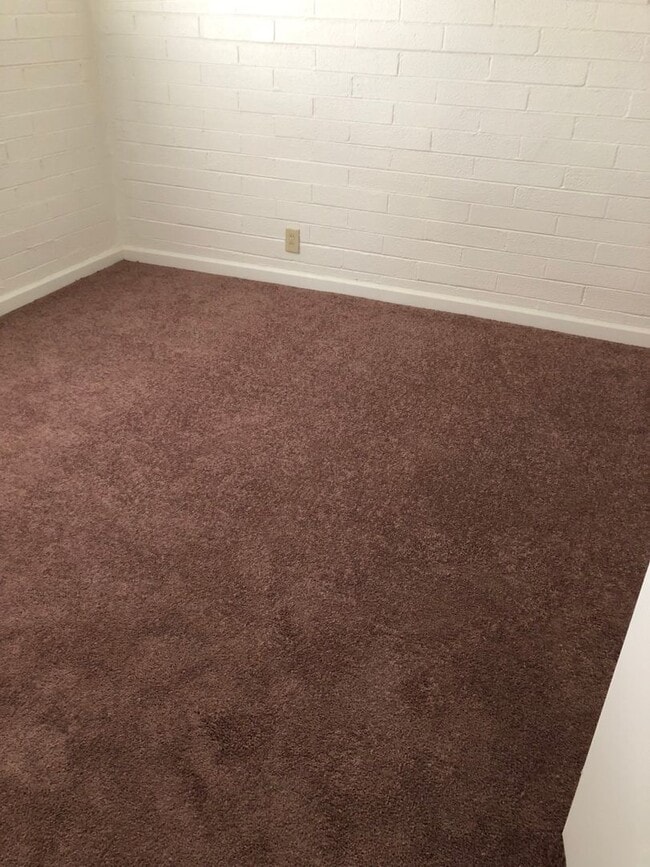 Building Photo - COMING SOON! Charming 2 Bed 1 Bath Apartme...