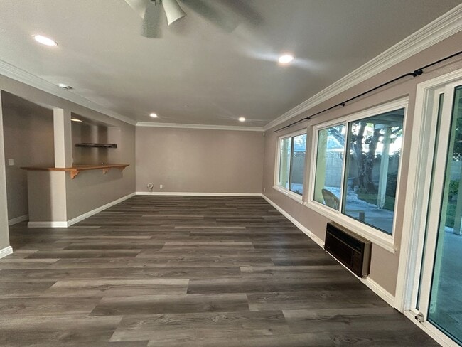 Building Photo - Spacious 4bed/3bath House for rent