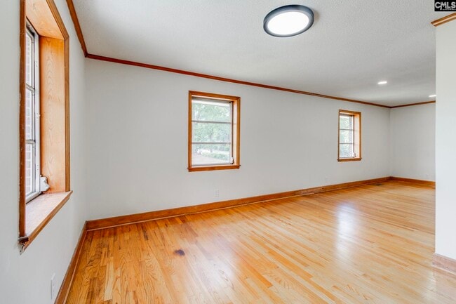 Building Photo - 120 McRae St