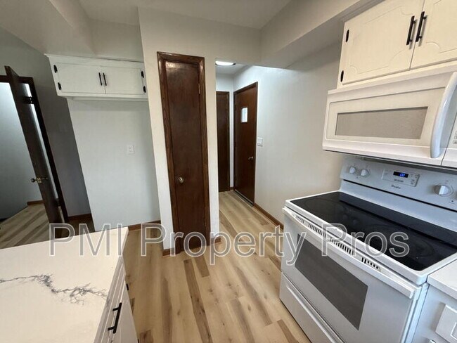 Building Photo - 8150 S 88th St