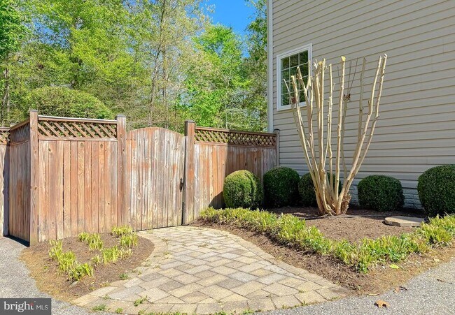 Building Photo - 23017 Holloway Ct