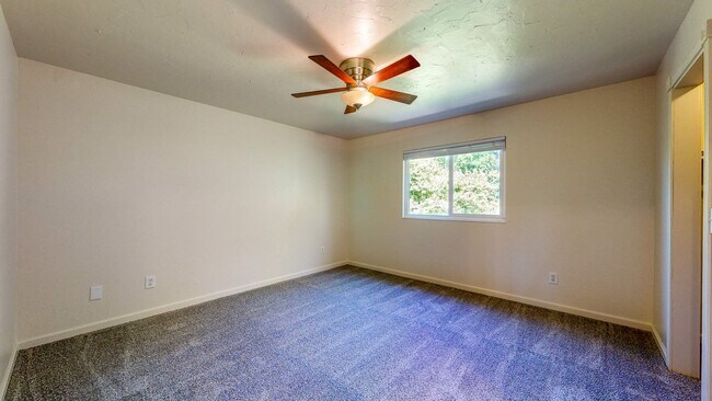 Building Photo - 360 Manka Cir