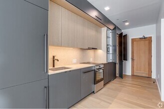 Building Photo - 9-11 Burney St