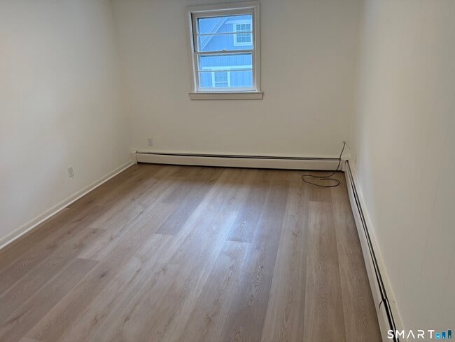 Building Photo - 17 Oenoke Pl