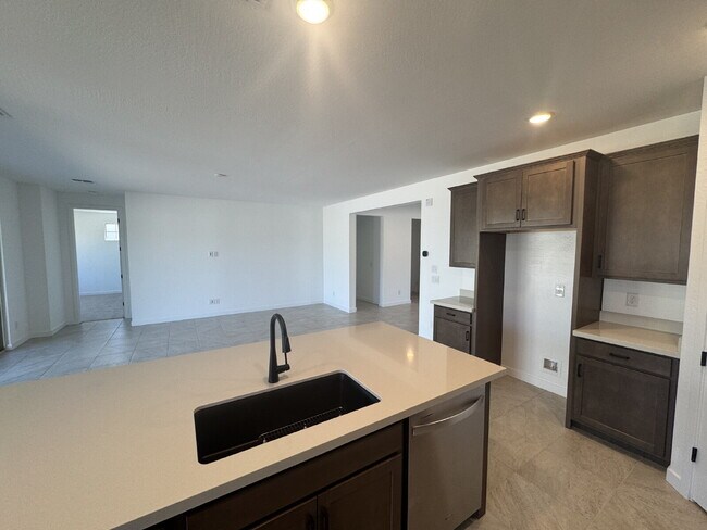 Building Photo - 23024 E Watford Dr
