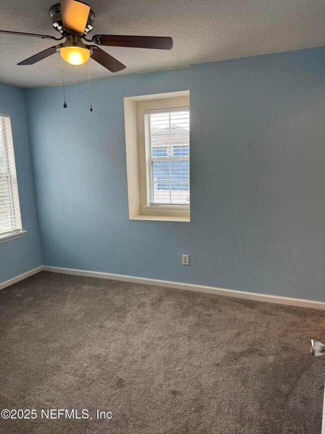 Building Photo - 348 Auburn Oaks Rd E