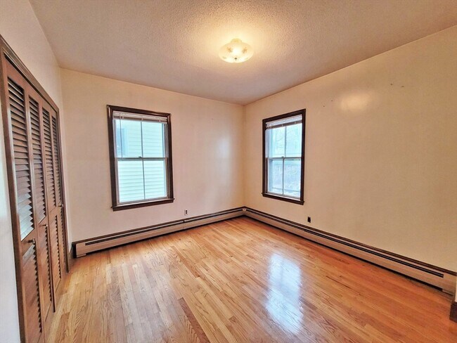 Building Photo - 168 Elm St