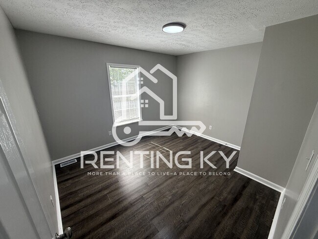 Building Photo - Updated 2-Bed, 1.5-Bath Townhome!