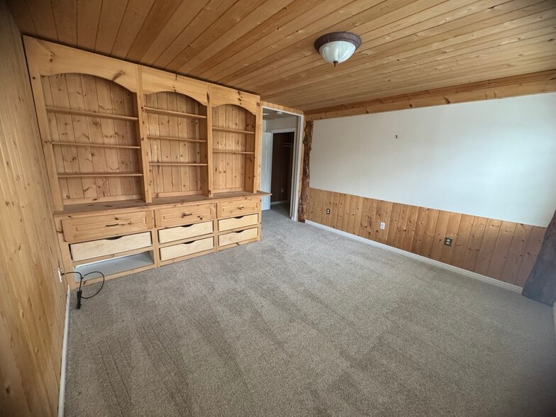 Building Photo - 5000 S Lincoln St