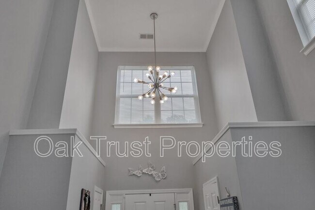 Building Photo - 9041 Maple Grove Dr