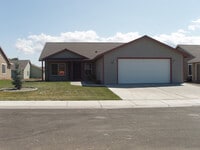 Building Photo - 3 Bedroom 2 Bath home for rent