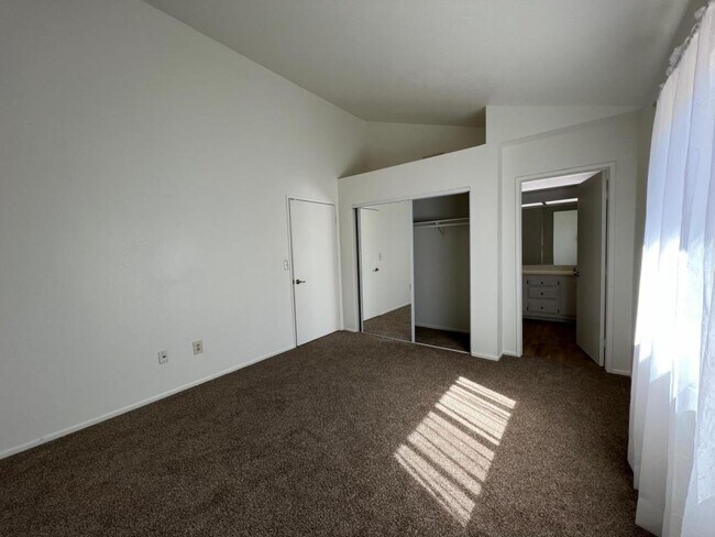 Building Photo - 2258 Gregory Ave