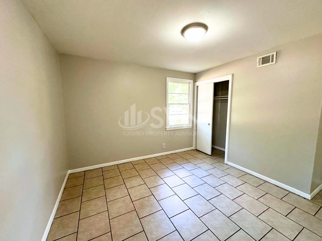 Building Photo - 1250 Druid Dr