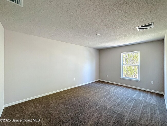 Building Photo - 512 L M Davey Ln