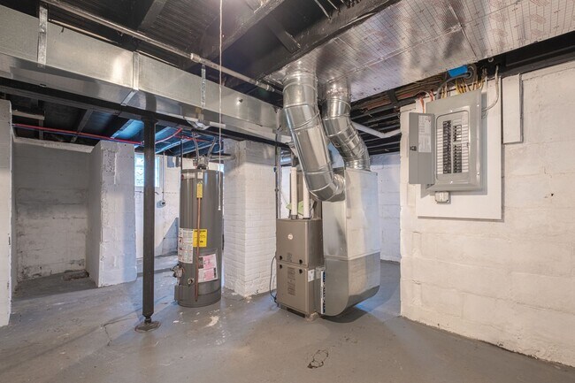 Building Photo - Fully renovated house located on Cleveland...