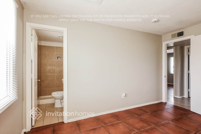 Building Photo - 2842 N 65th Ave