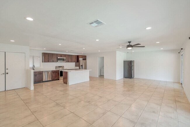 Building Photo - Amazing Tri-Level home close to ASU.  Pool and 2 Car Garage