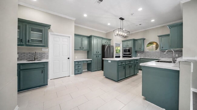 Building Photo - Experience the luxury of resort-style living in Bentwater, one of Lake Conroe’s premier gated com...