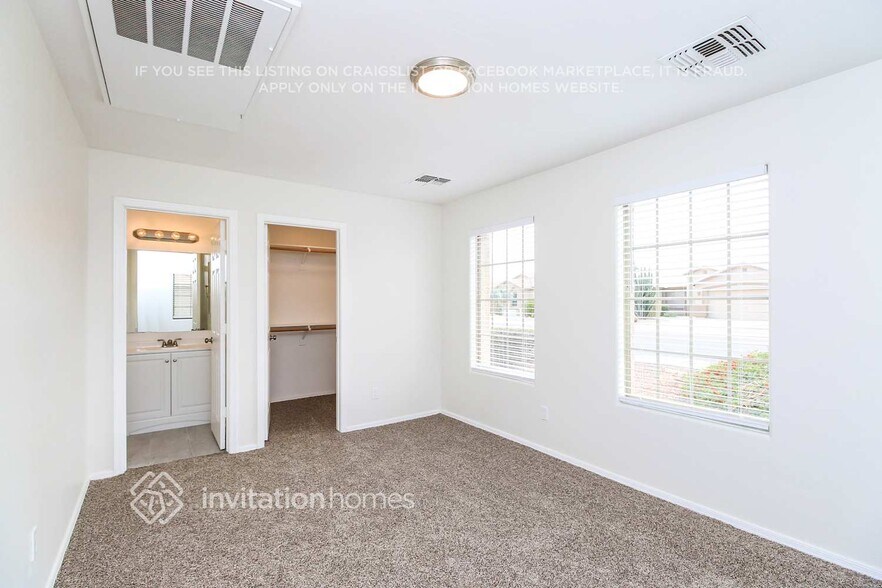 Building Photo - 11240 E Roselle Ave