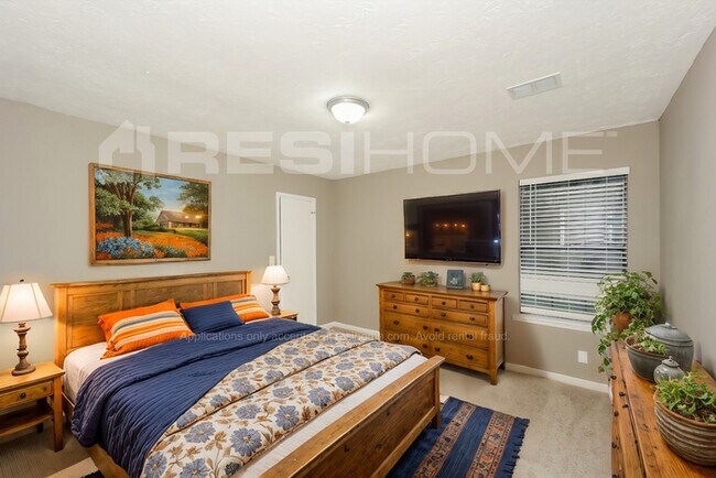 Building Photo - 6369 Valley Dale Dr
