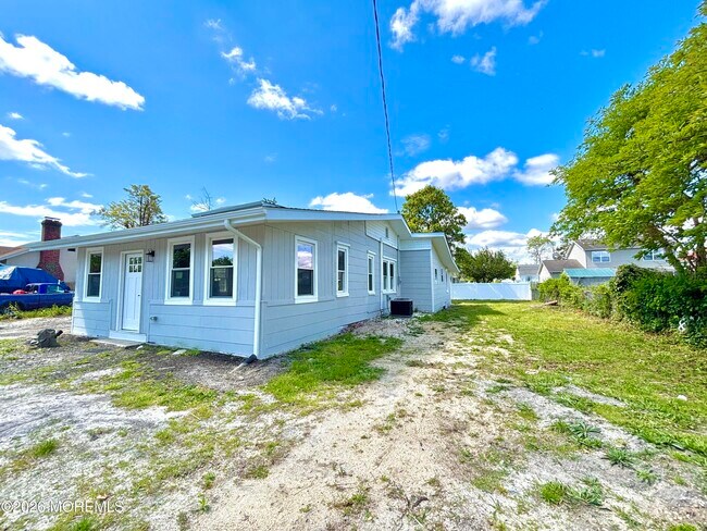 Building Photo - 408 Forepeak Ave