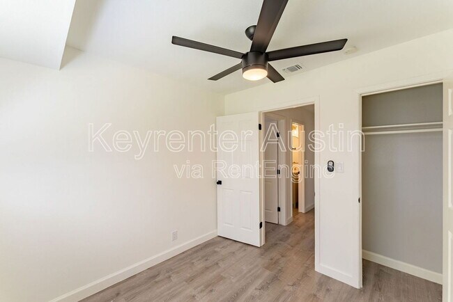 Building Photo - 9409 Meadow Vale