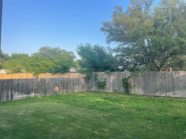 Building Photo - 108 Driftwood Hills Way