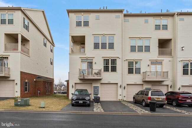 Building Photo - 10008 Beerse St
