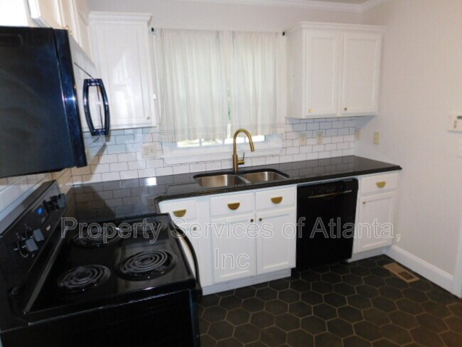 Building Photo - 482 Hyde Dr NE